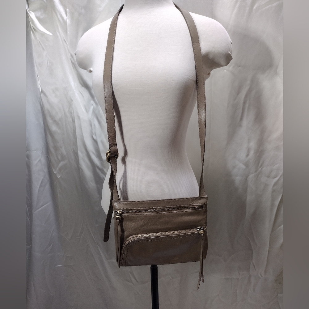 Hobo International Cassie Genuine Leather Crossbody Bag Purse Taupe Boho